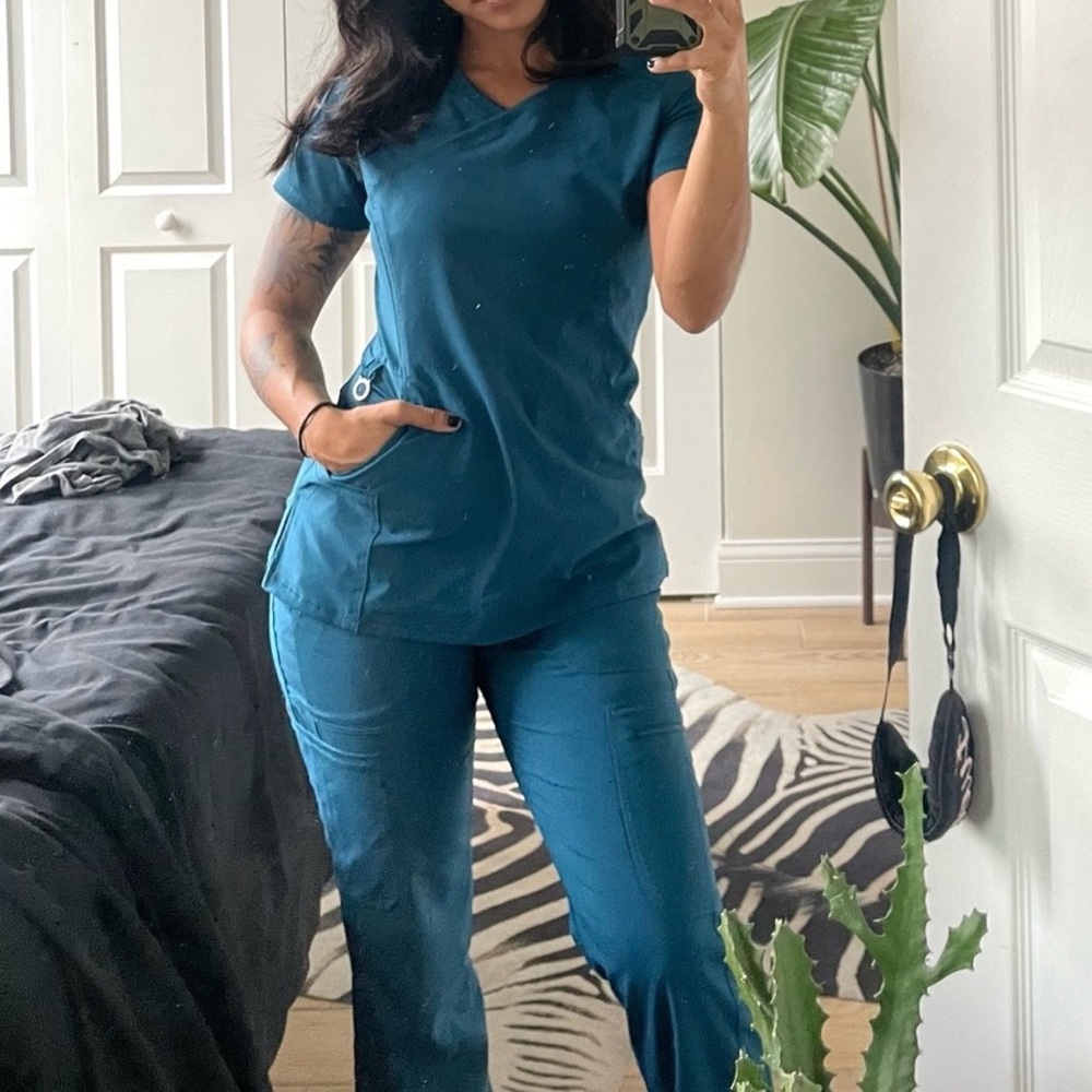 Cherokee Infinity Scrub Top - Picture 6 of 6